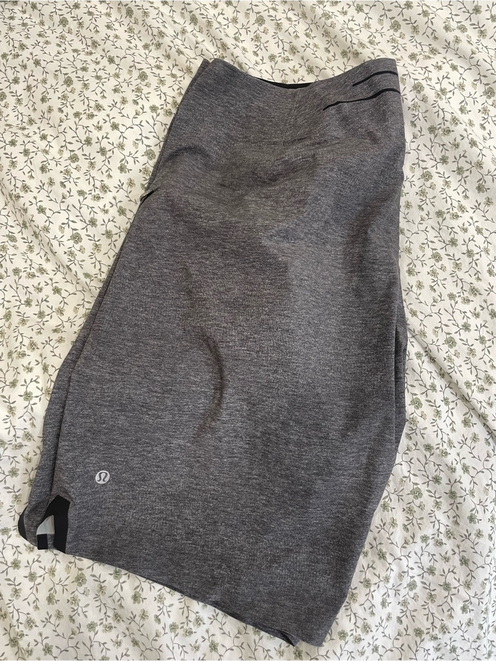 lululemon athletica Men’s Gray Swim Board Shorts | Size 36
